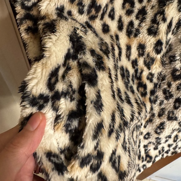 New with tags ladies size XXL Maurices animal print fuzzy pullover - Picture 14 of 15